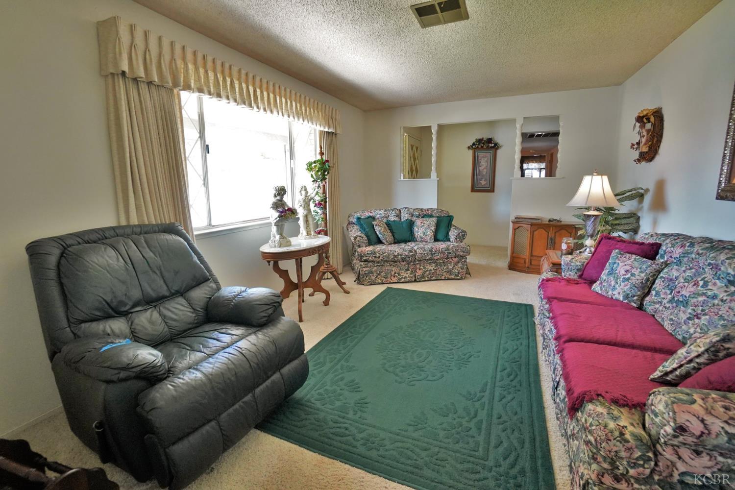 842 E Florinda St, Hanford, CA 93230