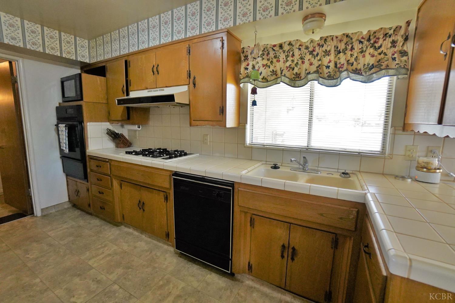 842 E Florinda St, Hanford, CA 93230