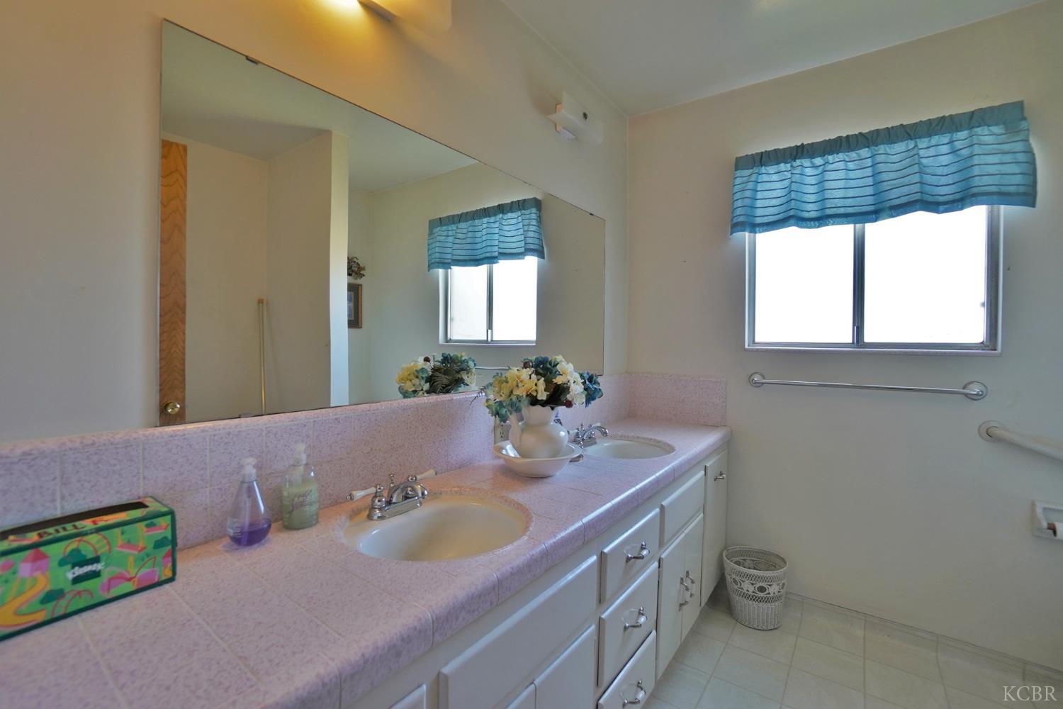 842 E Florinda St, Hanford, CA 93230