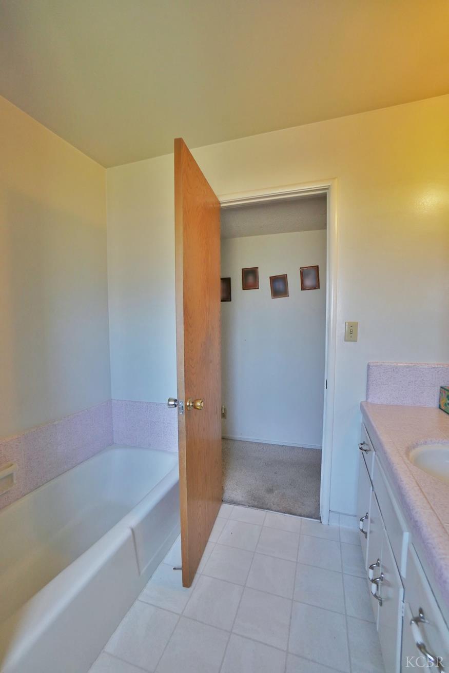 842 E Florinda St, Hanford, CA 93230