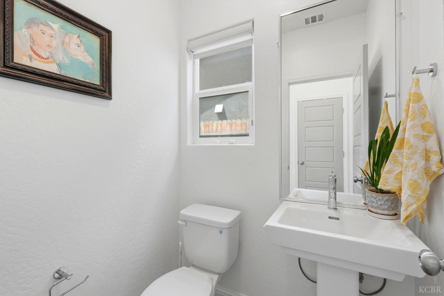 2429 W Claridge Way, Hanford, CA 93230