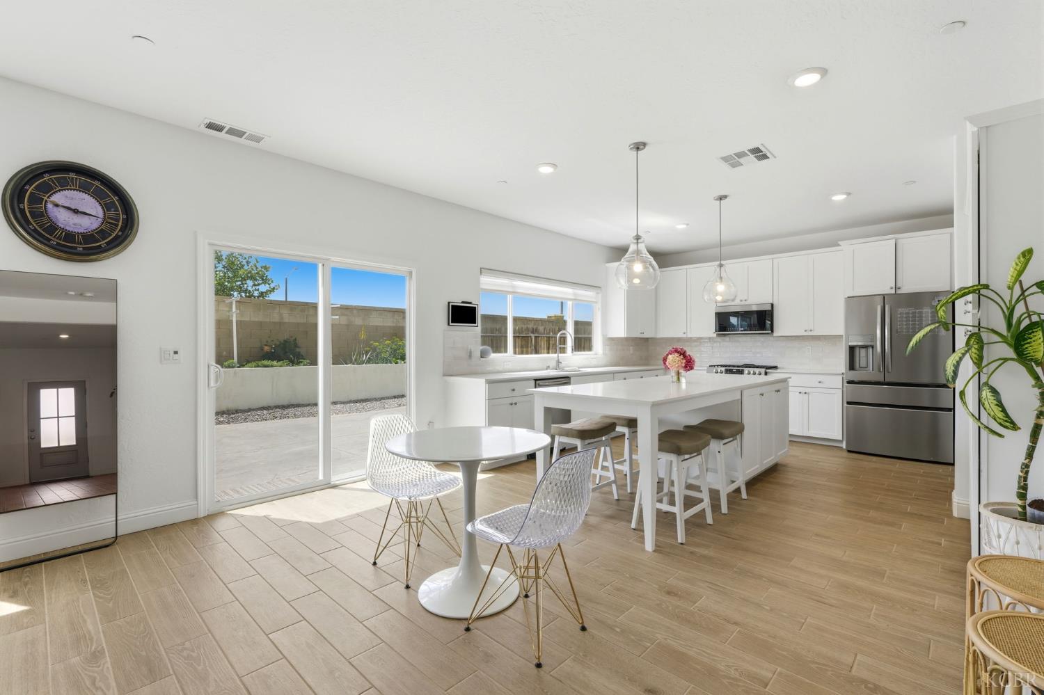 2429 W Claridge Way, Hanford, CA 93230