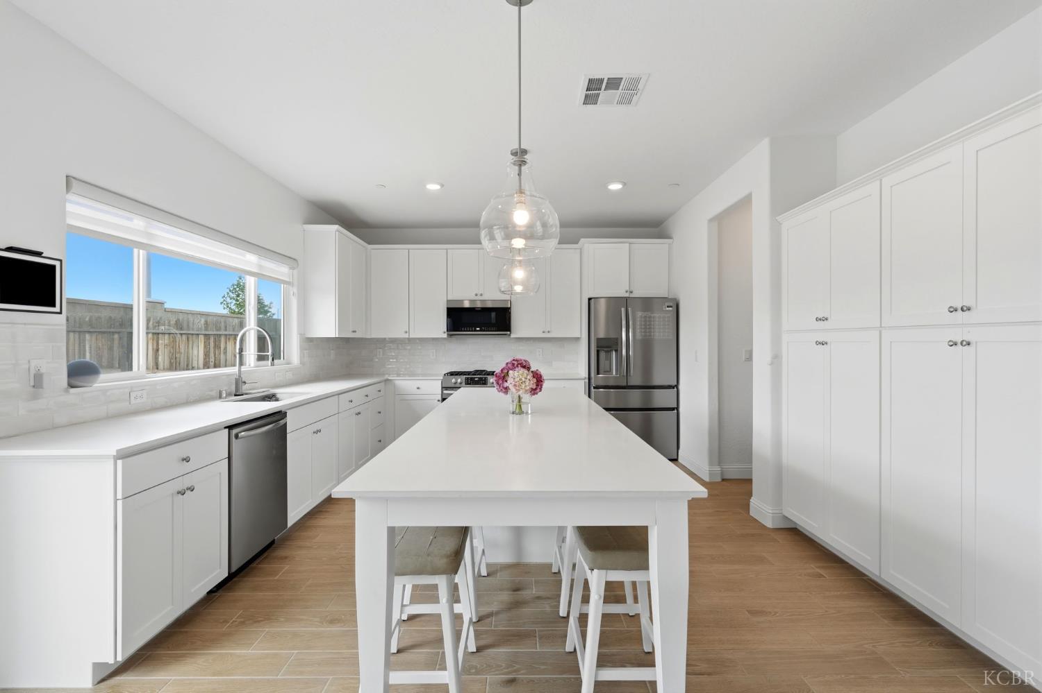 2429 W Claridge Way, Hanford, CA 93230