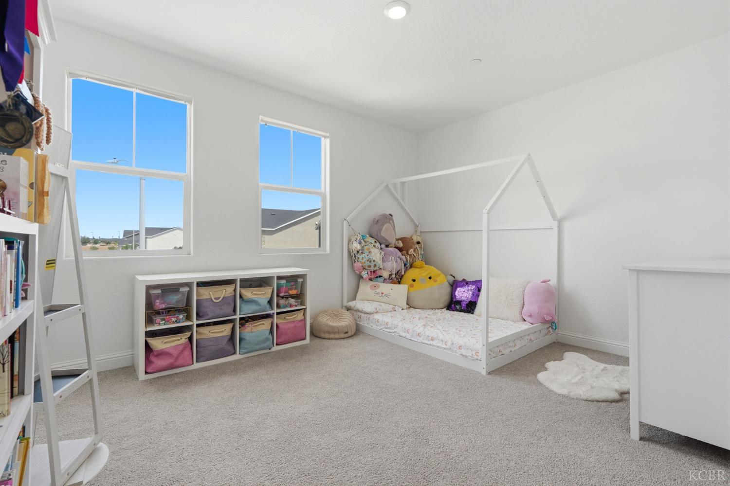 2429 W Claridge Way, Hanford, CA 93230