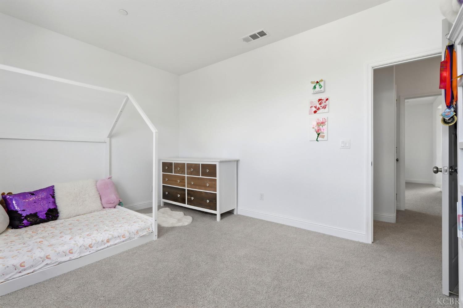 2429 W Claridge Way, Hanford, CA 93230