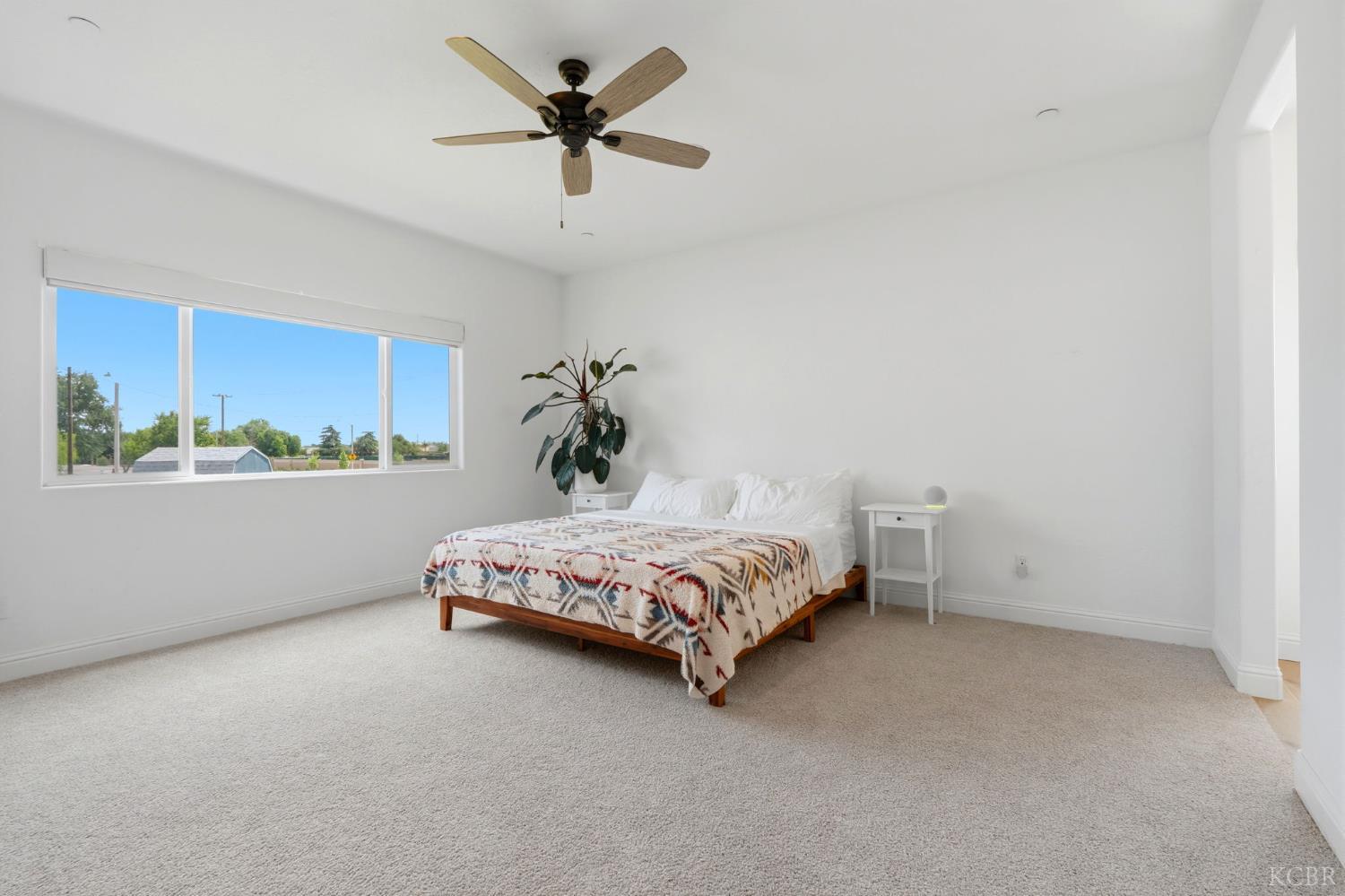 2429 W Claridge Way, Hanford, CA 93230