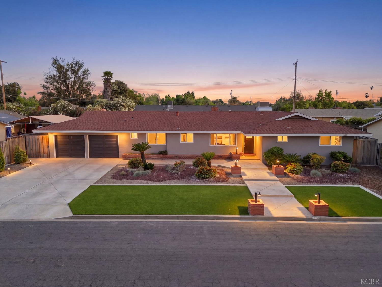 365 E Sycamore Dr, Hanford, CA 93230