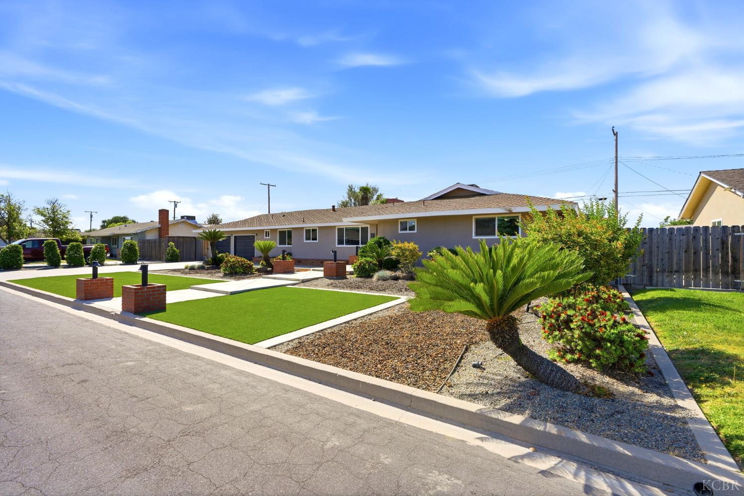 365 E Sycamore Dr, Hanford, CA 93230