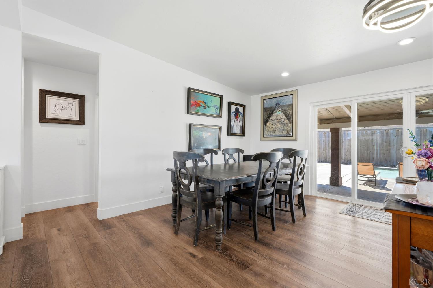 365 E Sycamore Dr, Hanford, CA 93230