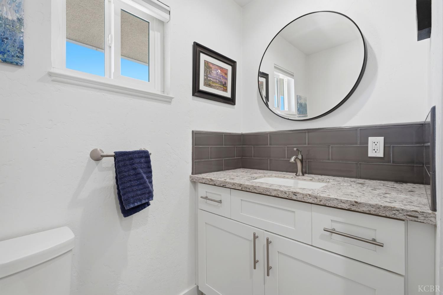 365 E Sycamore Dr, Hanford, CA 93230