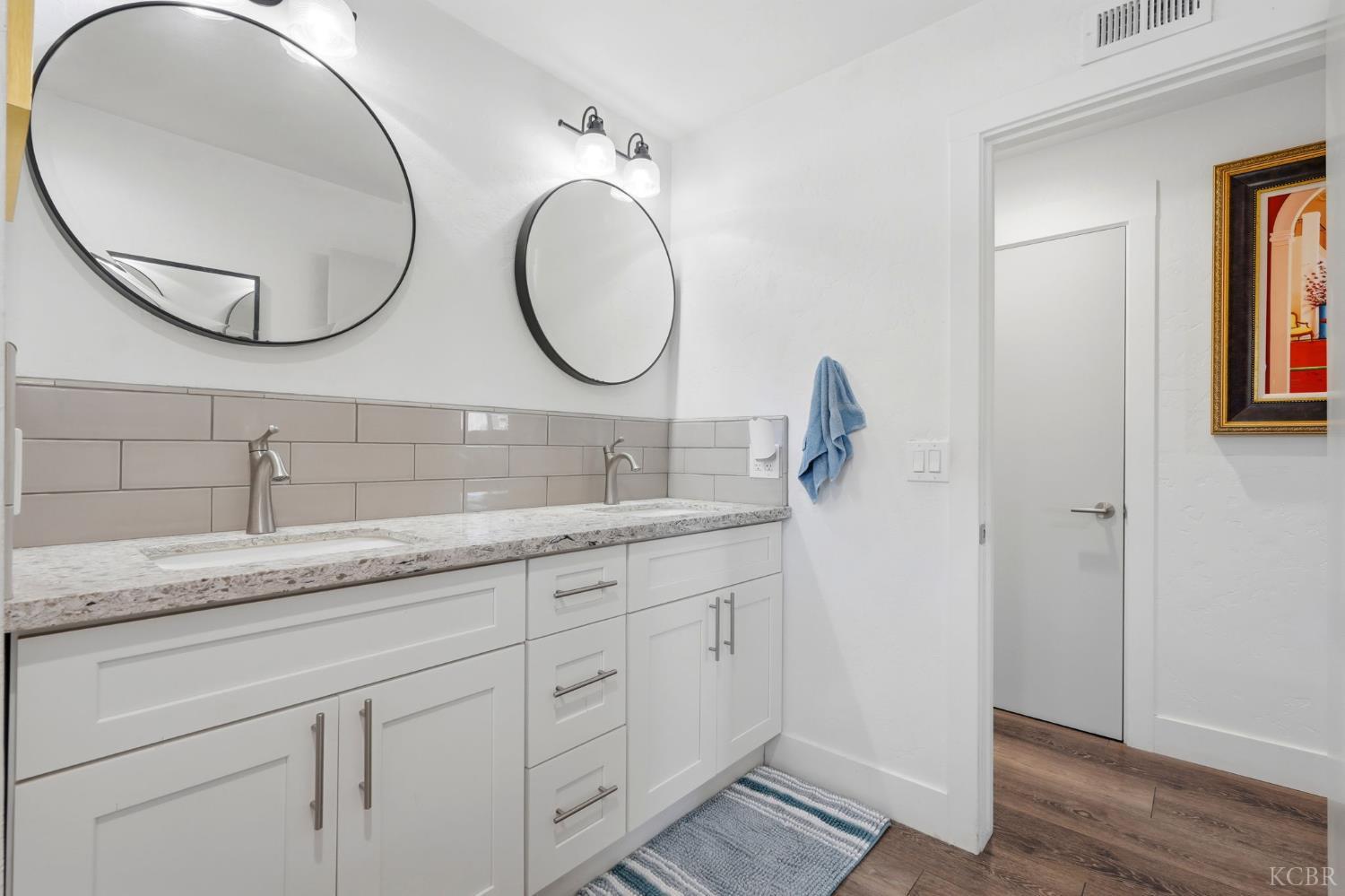 365 E Sycamore Dr, Hanford, CA 93230