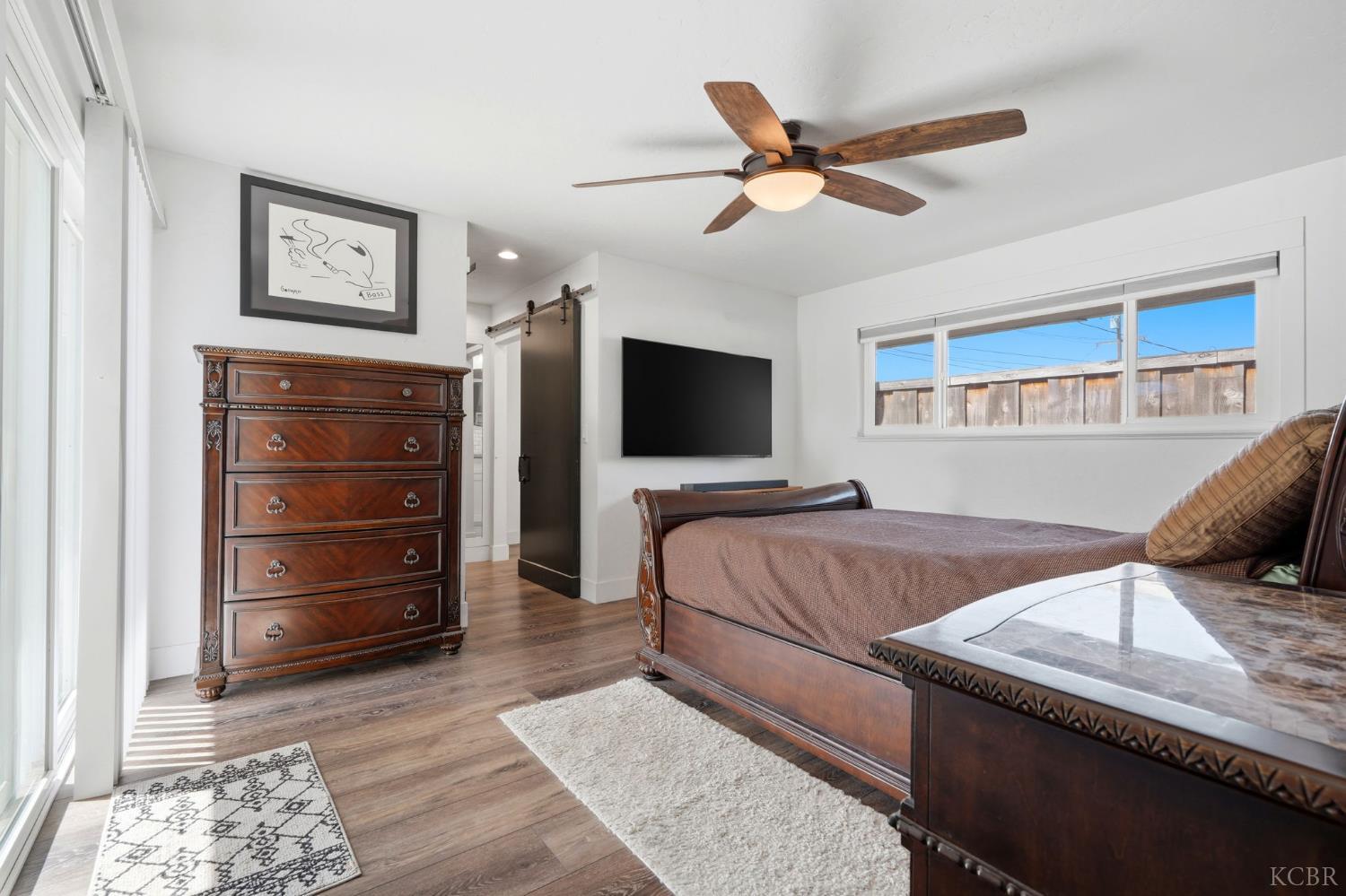 365 E Sycamore Dr, Hanford, CA 93230