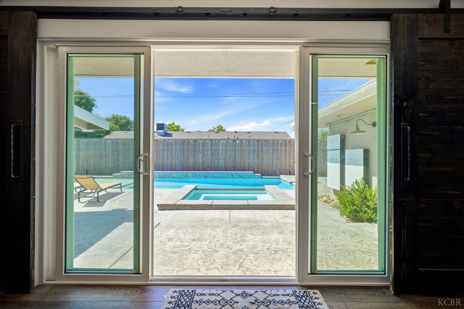 365 E Sycamore Dr, Hanford, CA 93230