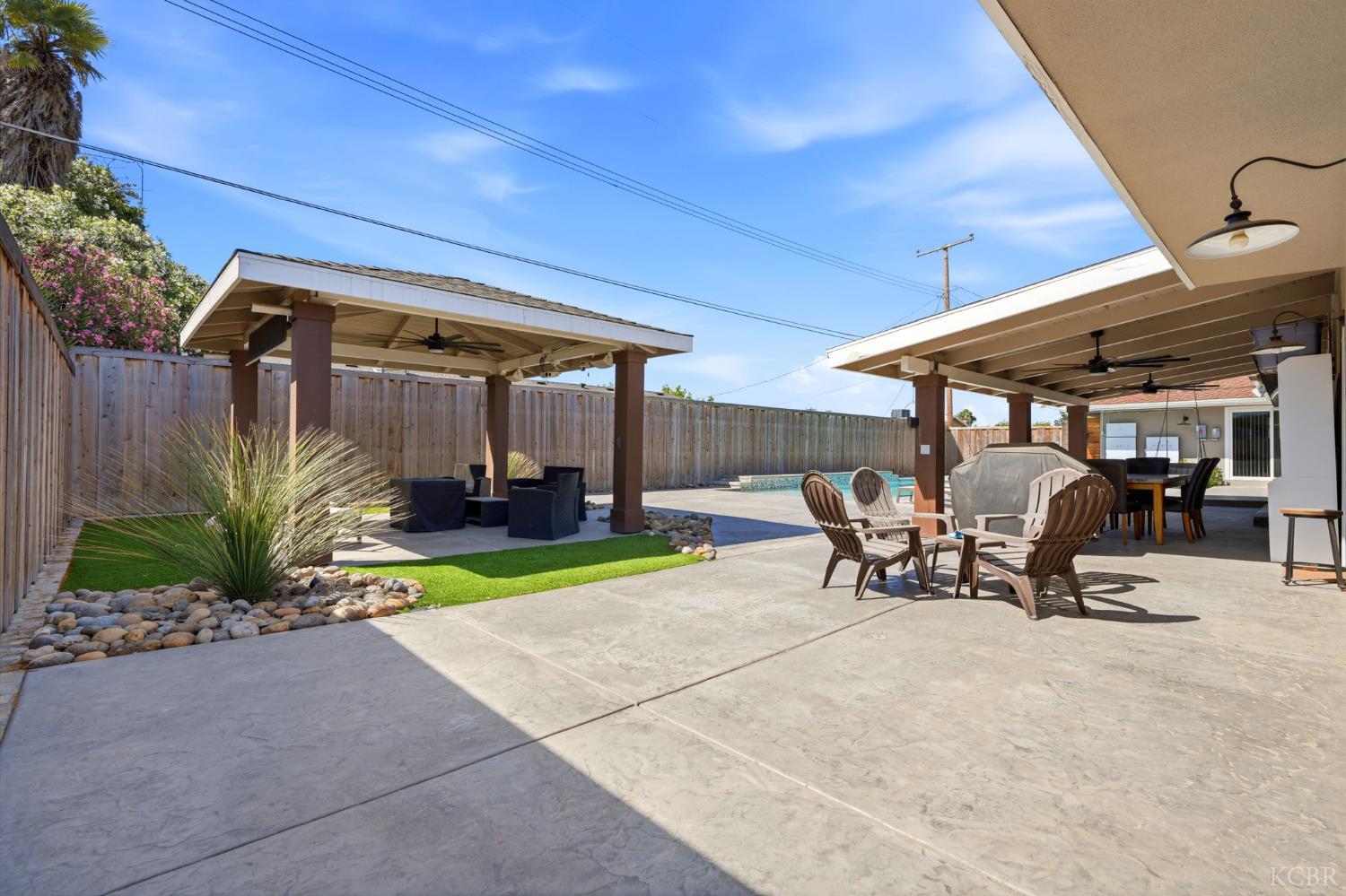 365 E Sycamore Dr, Hanford, CA 93230