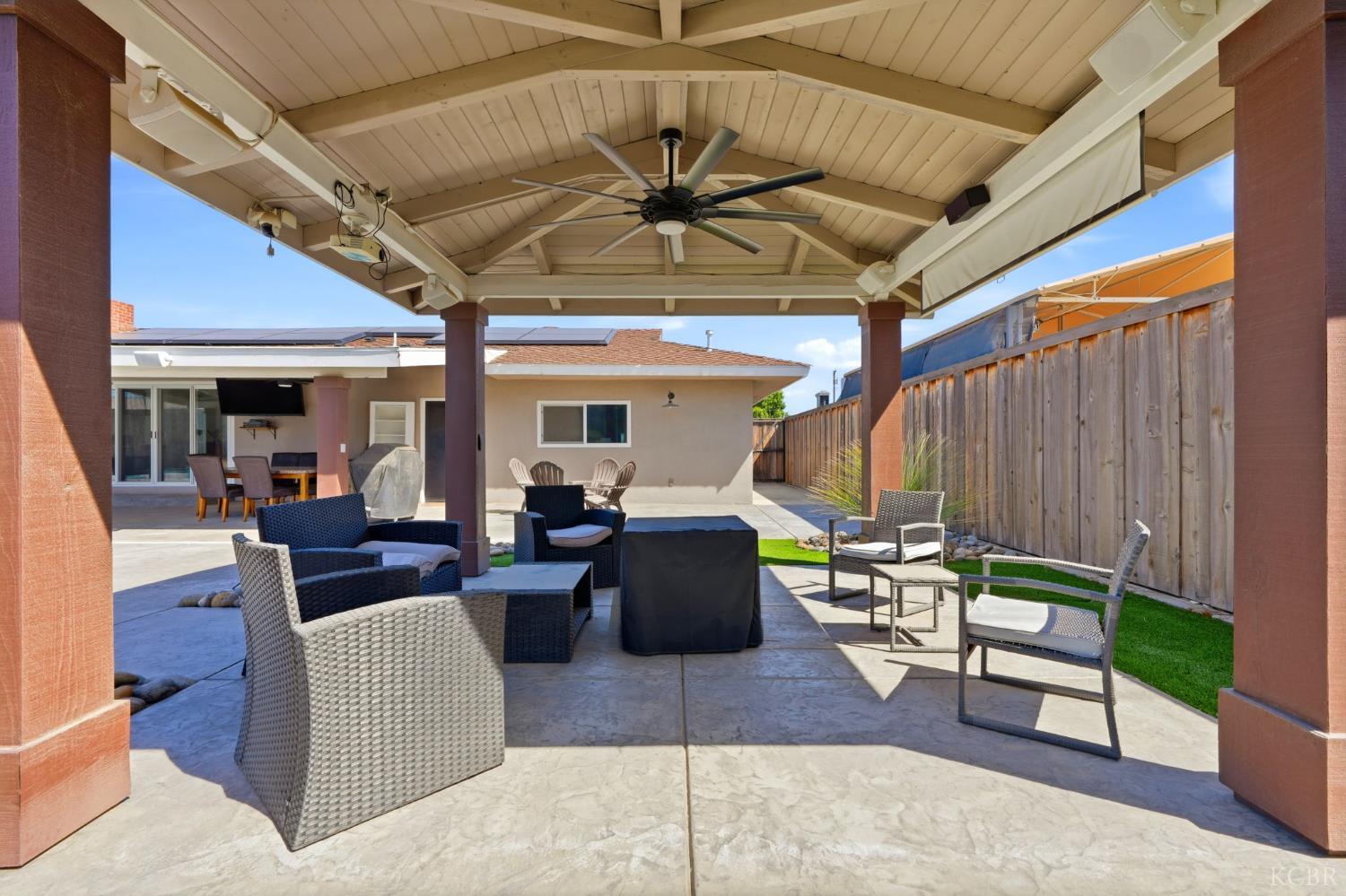 365 E Sycamore Dr, Hanford, CA 93230