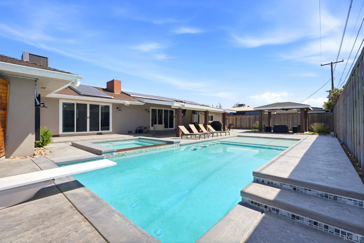 365 E Sycamore Dr, Hanford, CA 93230