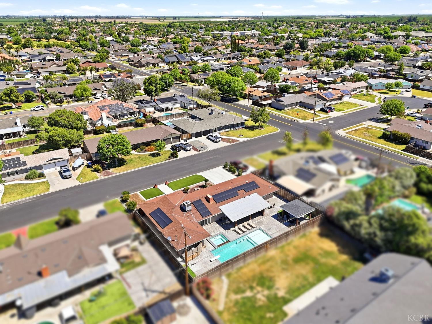 365 E Sycamore Dr, Hanford, CA 93230