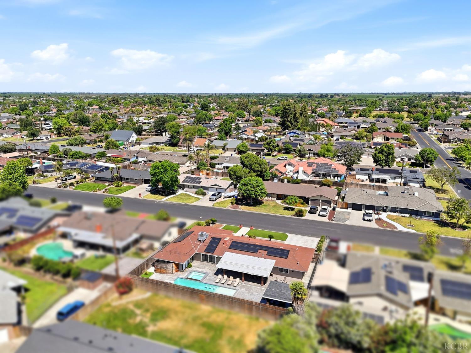 365 E Sycamore Dr, Hanford, CA 93230