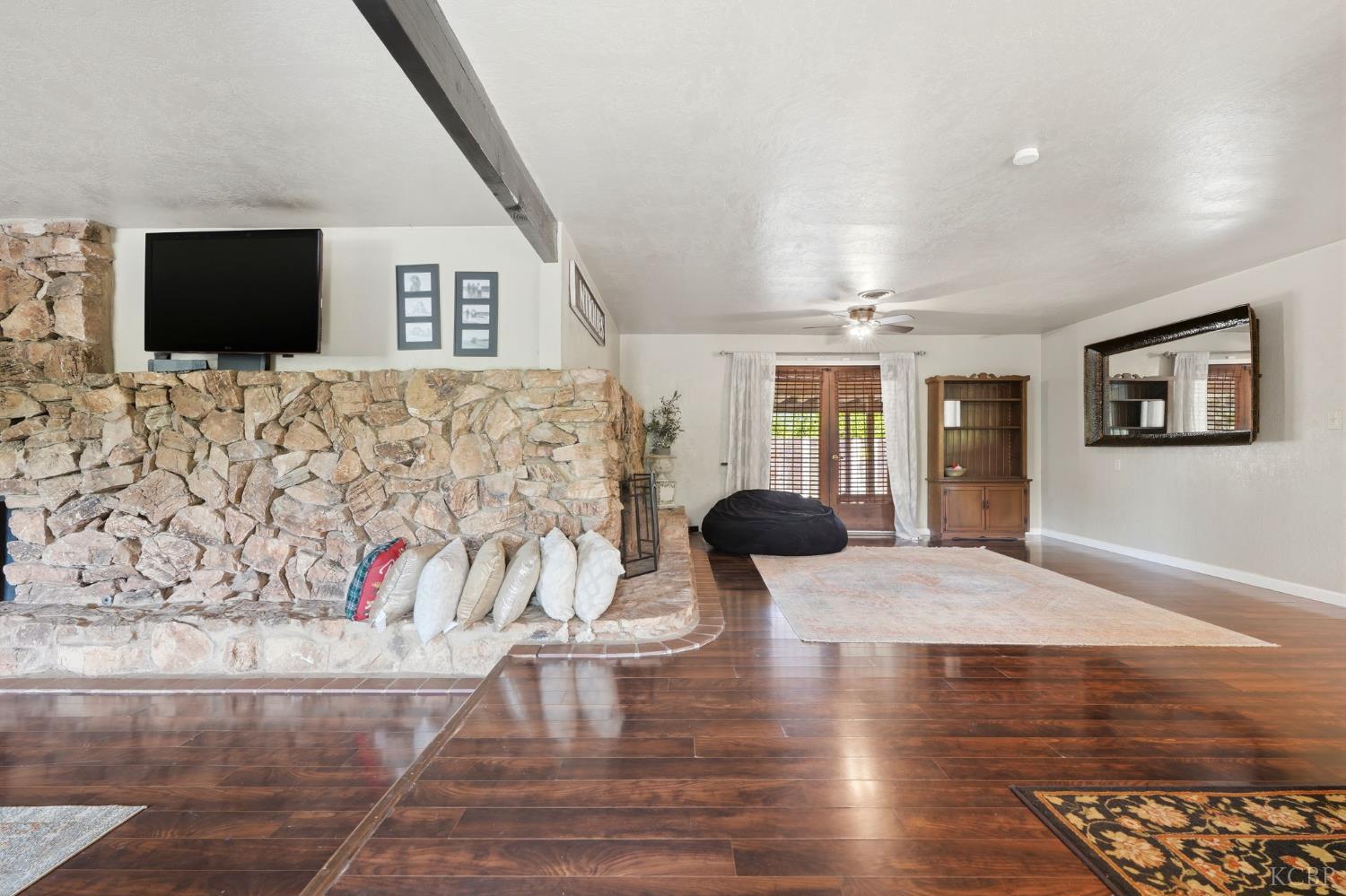 5308 E Mount Whitney Ave, Laton, CA 93242