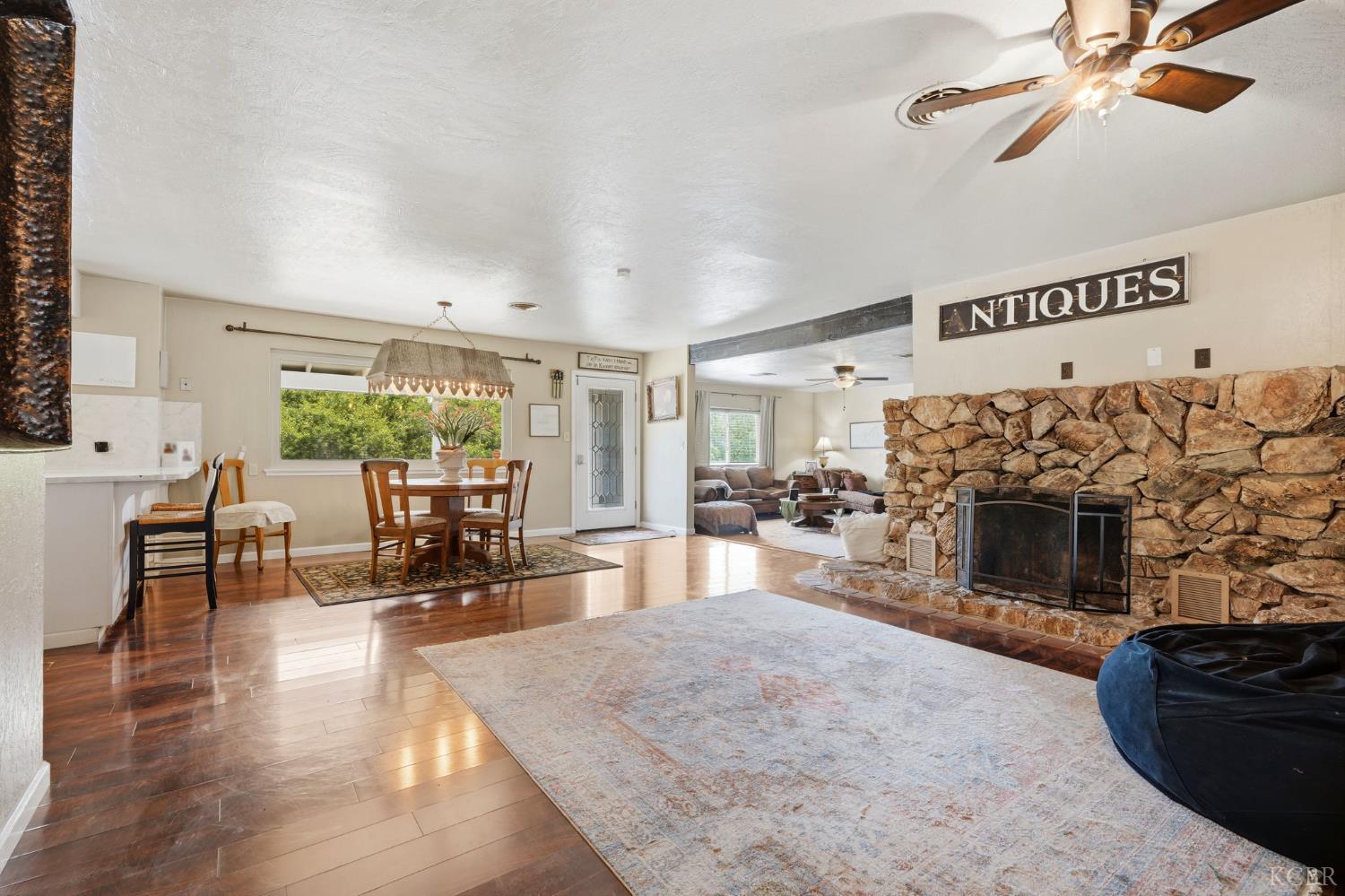 5308 E Mount Whitney Ave, Laton, CA 93242