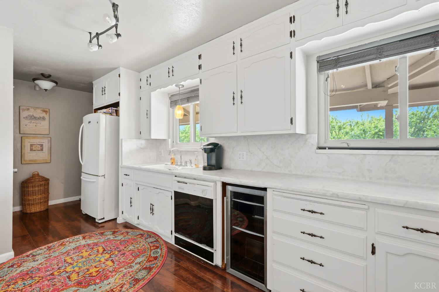 5308 E Mount Whitney Ave, Laton, CA 93242