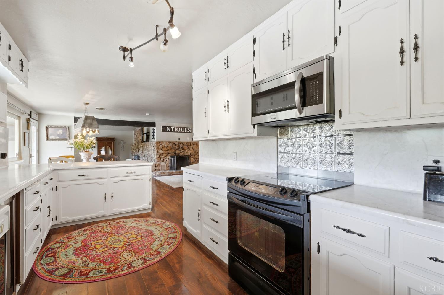 5308 E Mount Whitney Ave, Laton, CA 93242