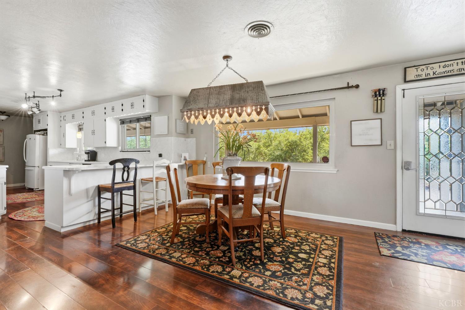 5308 E Mount Whitney Ave, Laton, CA 93242