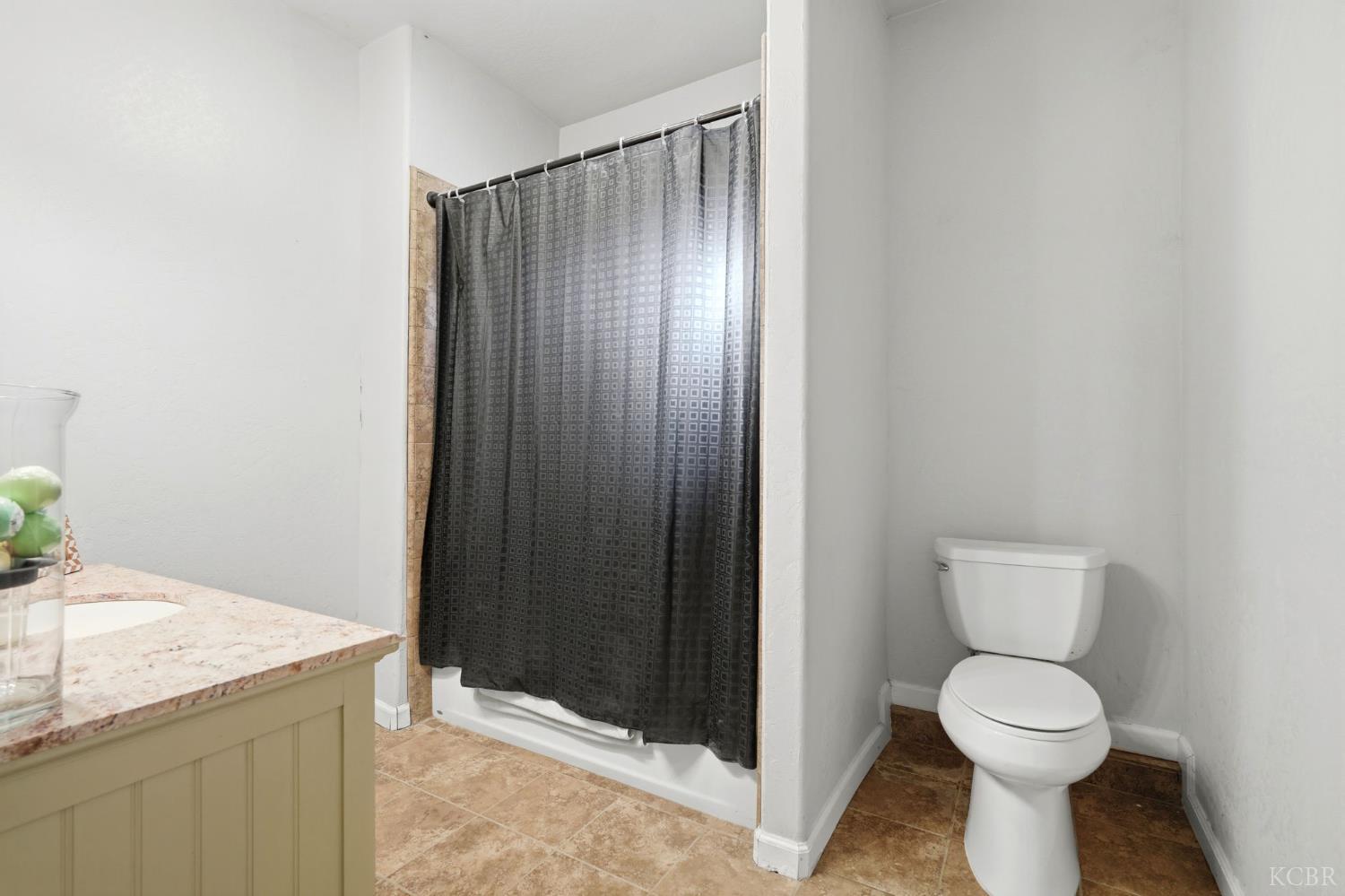 5308 E Mount Whitney Ave, Laton, CA 93242