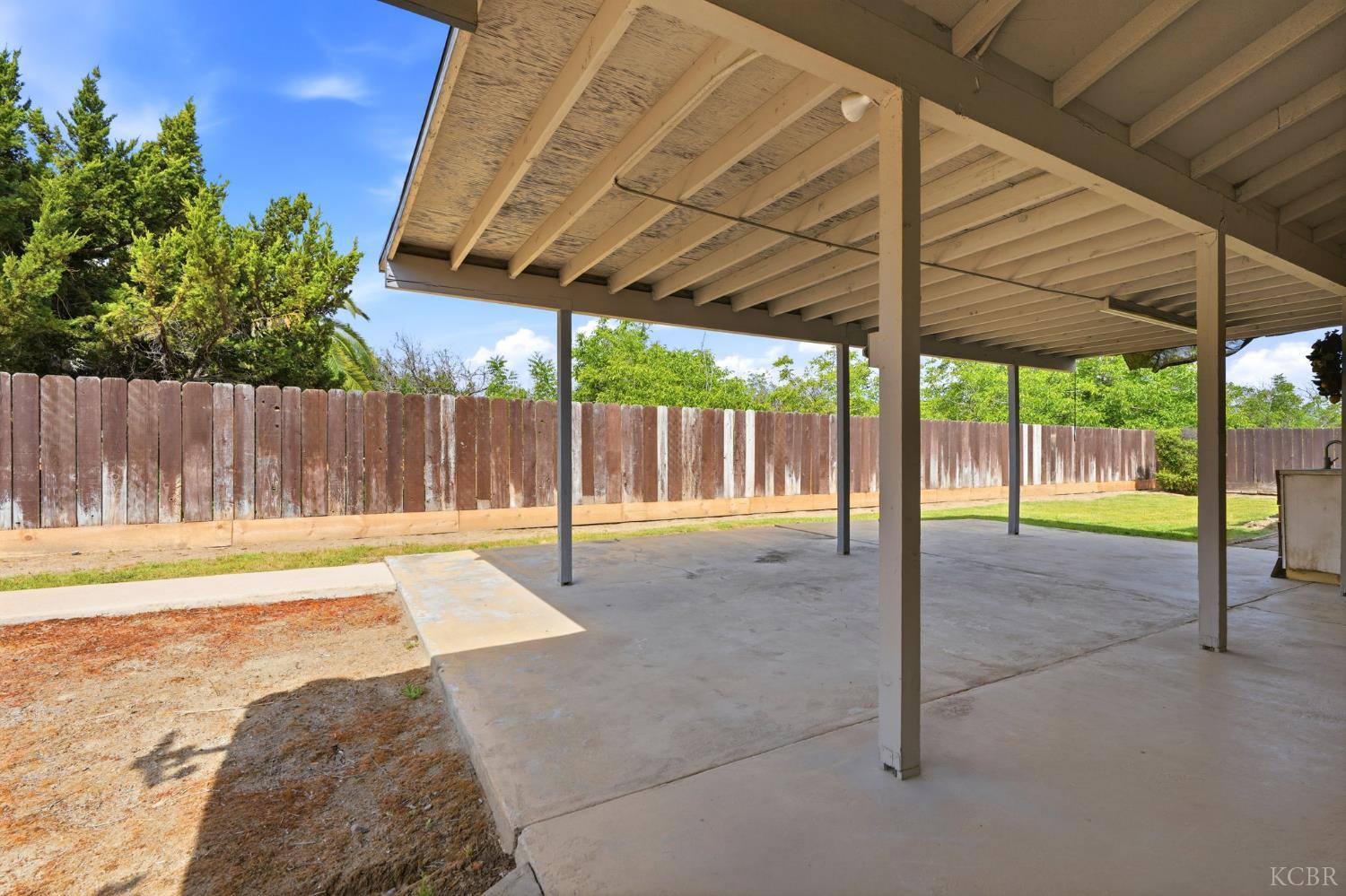 5308 E Mount Whitney Ave, Laton, CA 93242