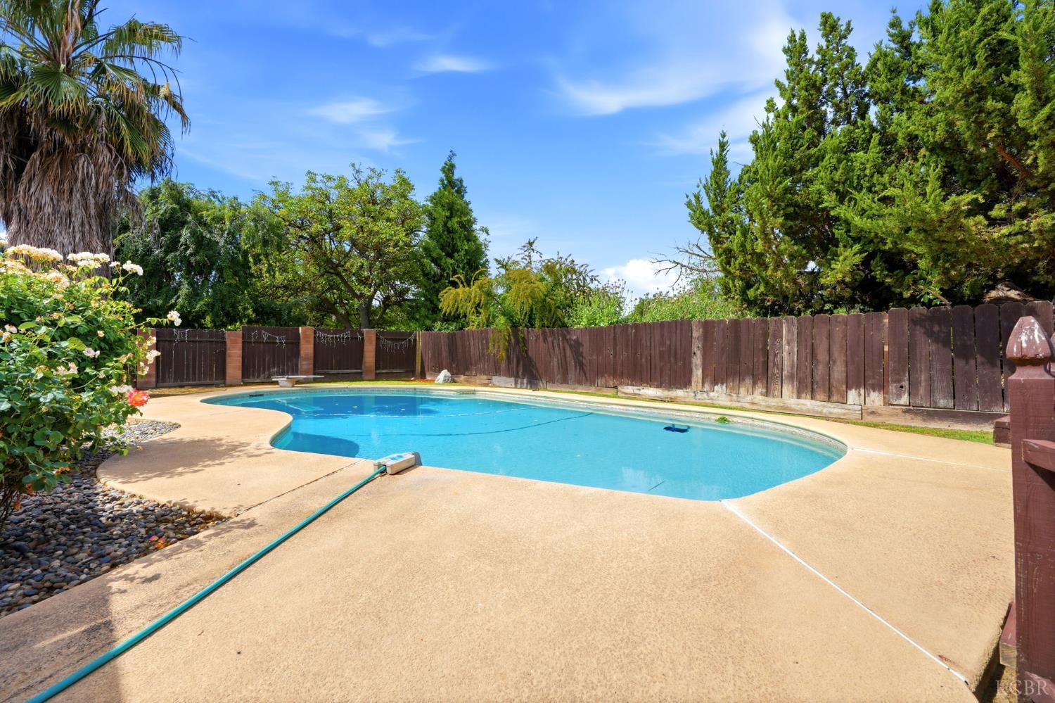 5308 E Mount Whitney Ave, Laton, CA 93242