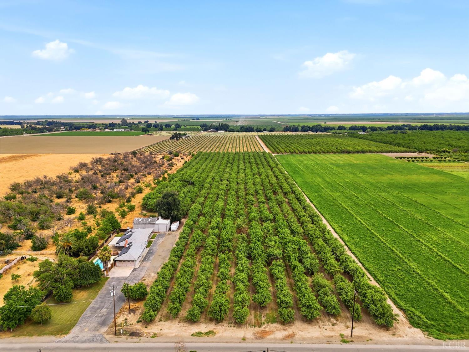 5308 E Mount Whitney Ave, Laton, CA 93242