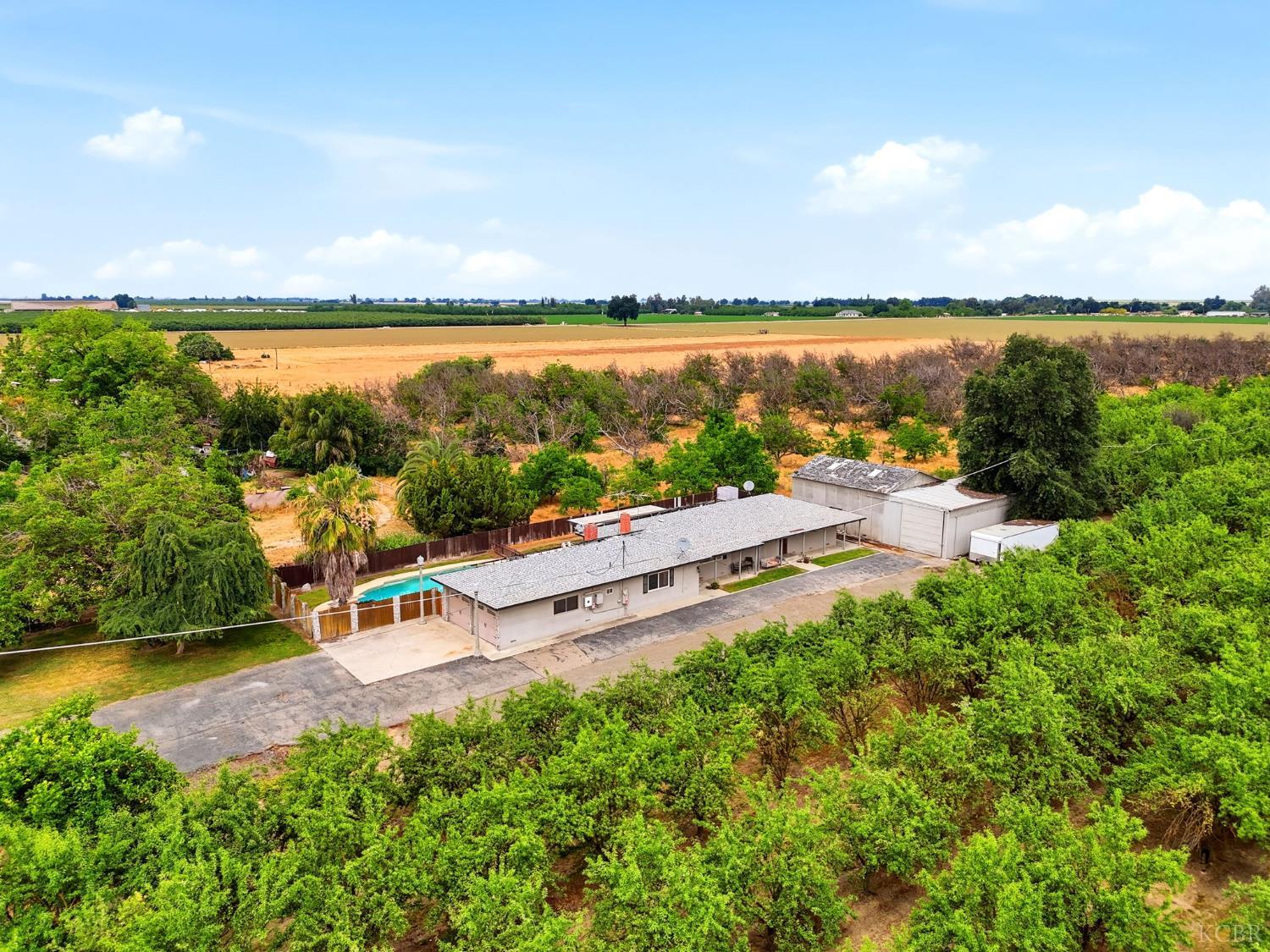 5308 E Mount Whitney Ave, Laton, CA 93242