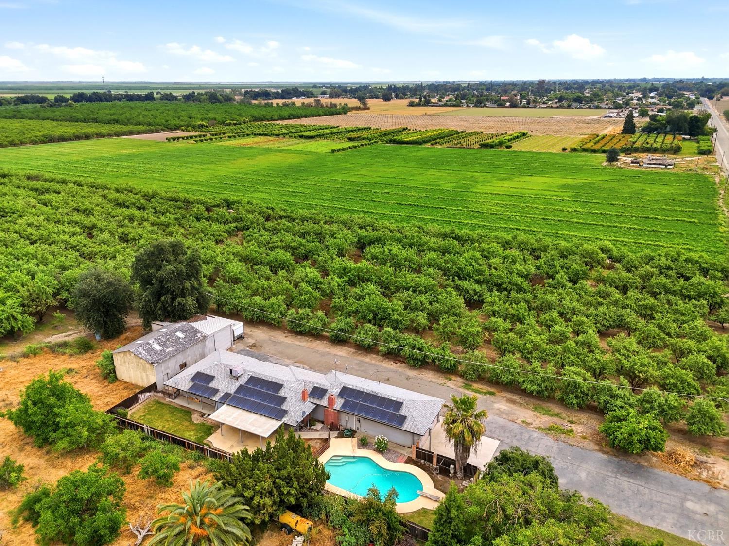 5308 E Mount Whitney Ave, Laton, CA 93242