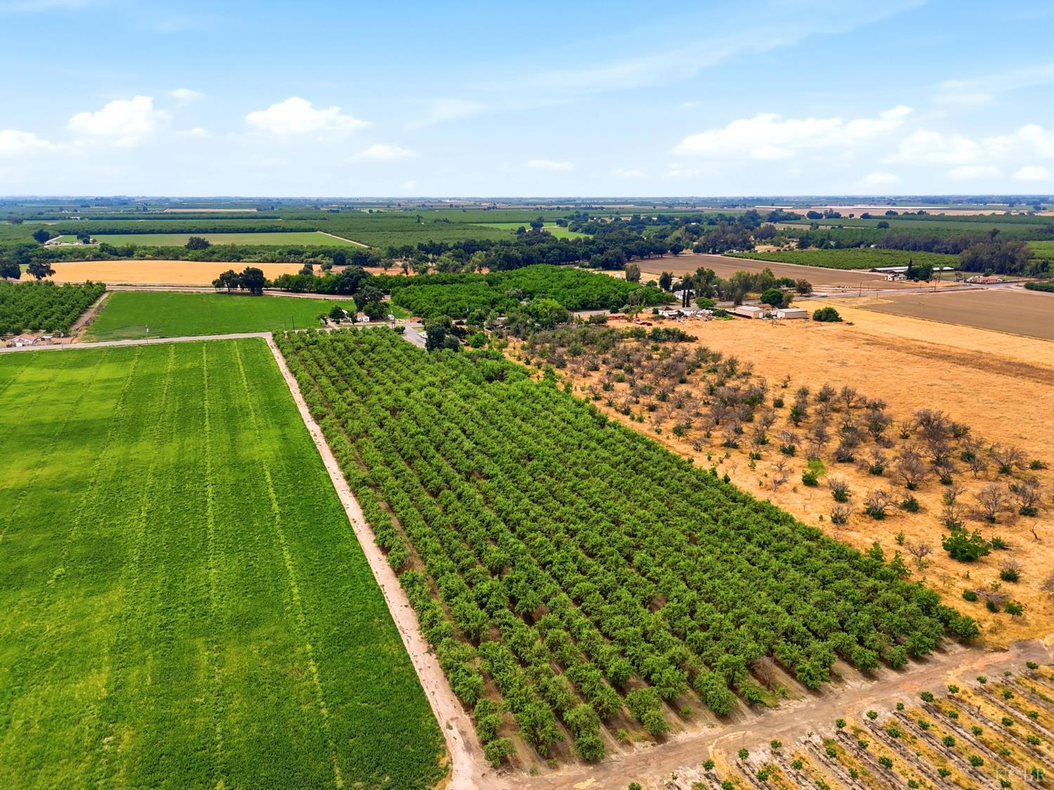 5308 E Mount Whitney Ave, Laton, CA 93242