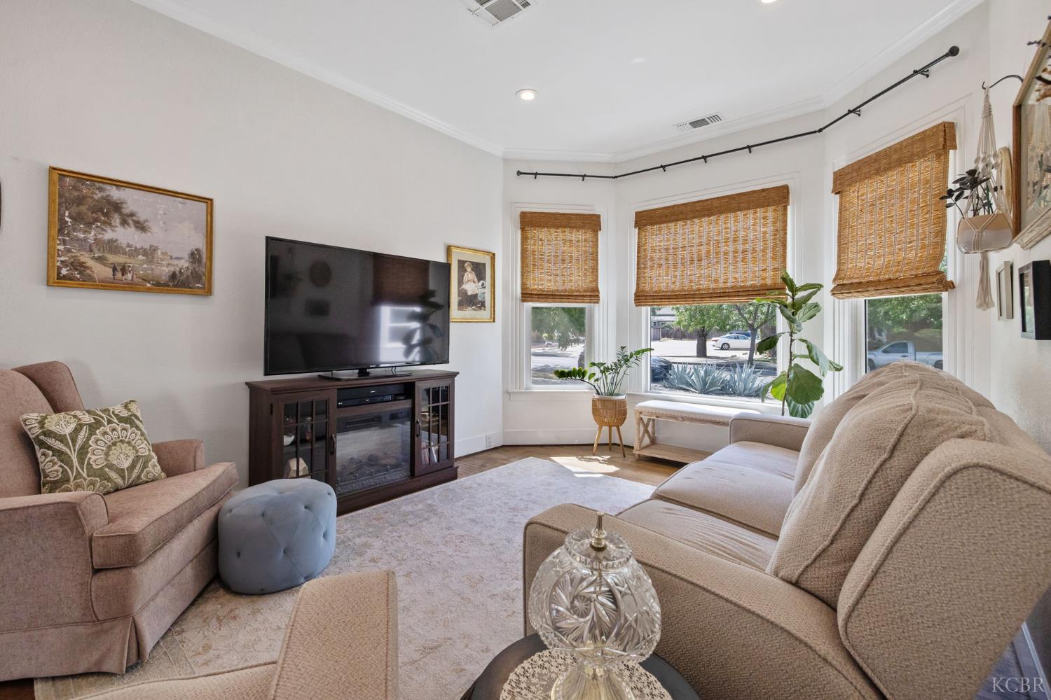 124 W Florinda St, Hanford, CA 93230