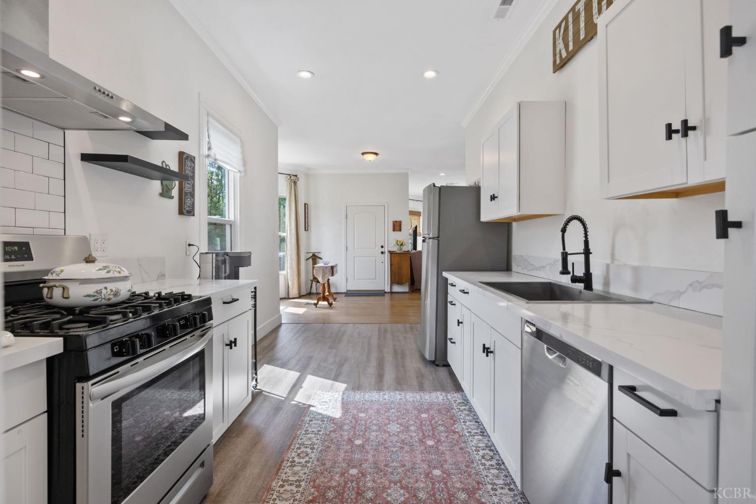 124 W Florinda St, Hanford, CA 93230