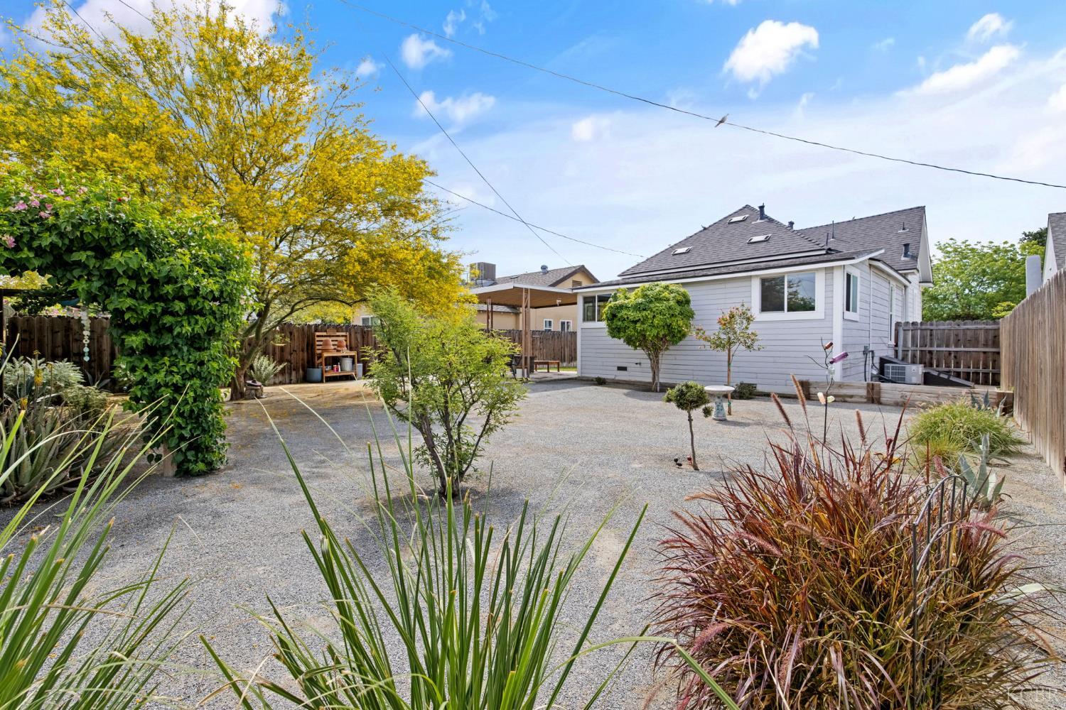 124 W Florinda St, Hanford, CA 93230