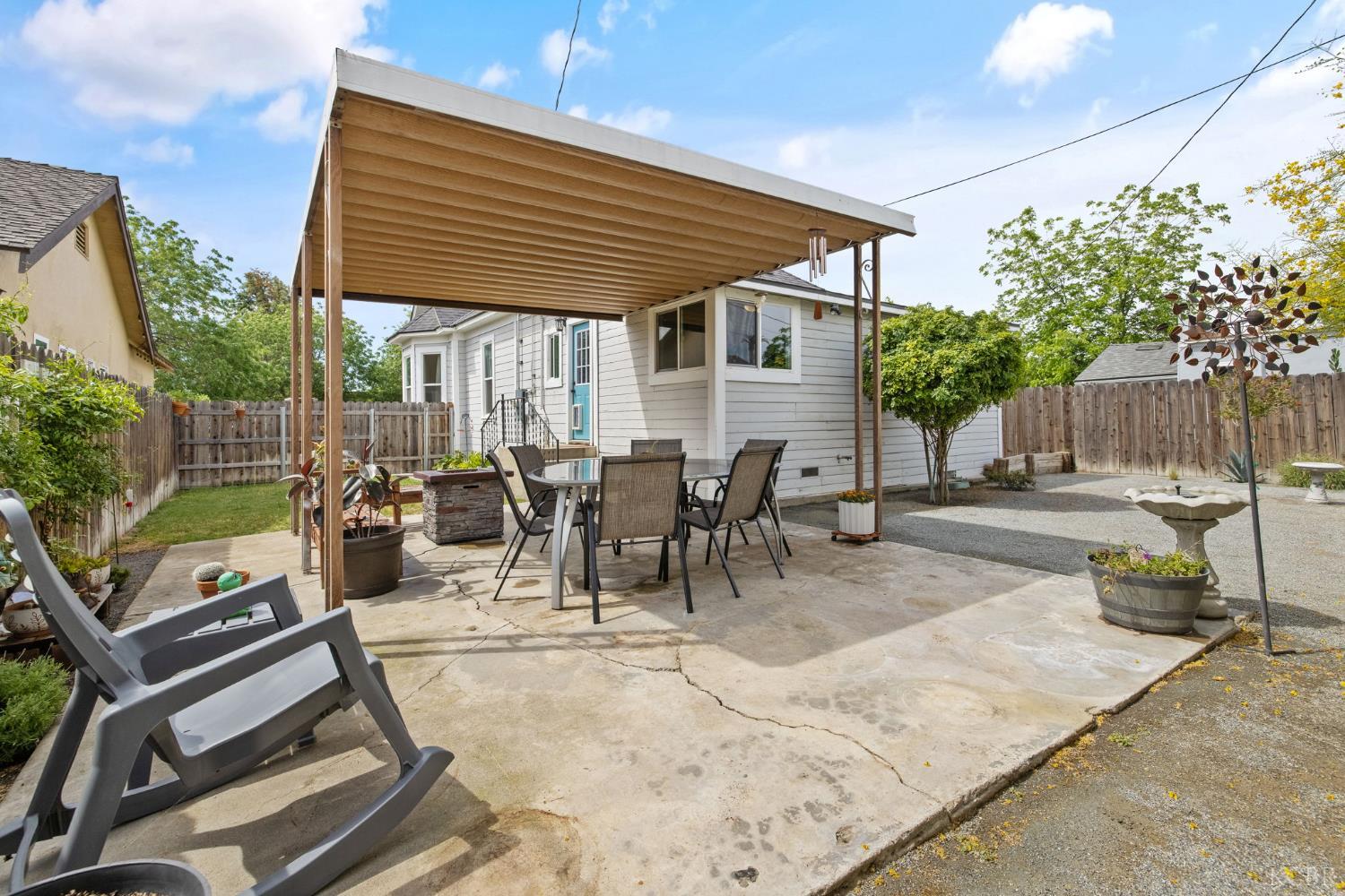 124 W Florinda St, Hanford, CA 93230