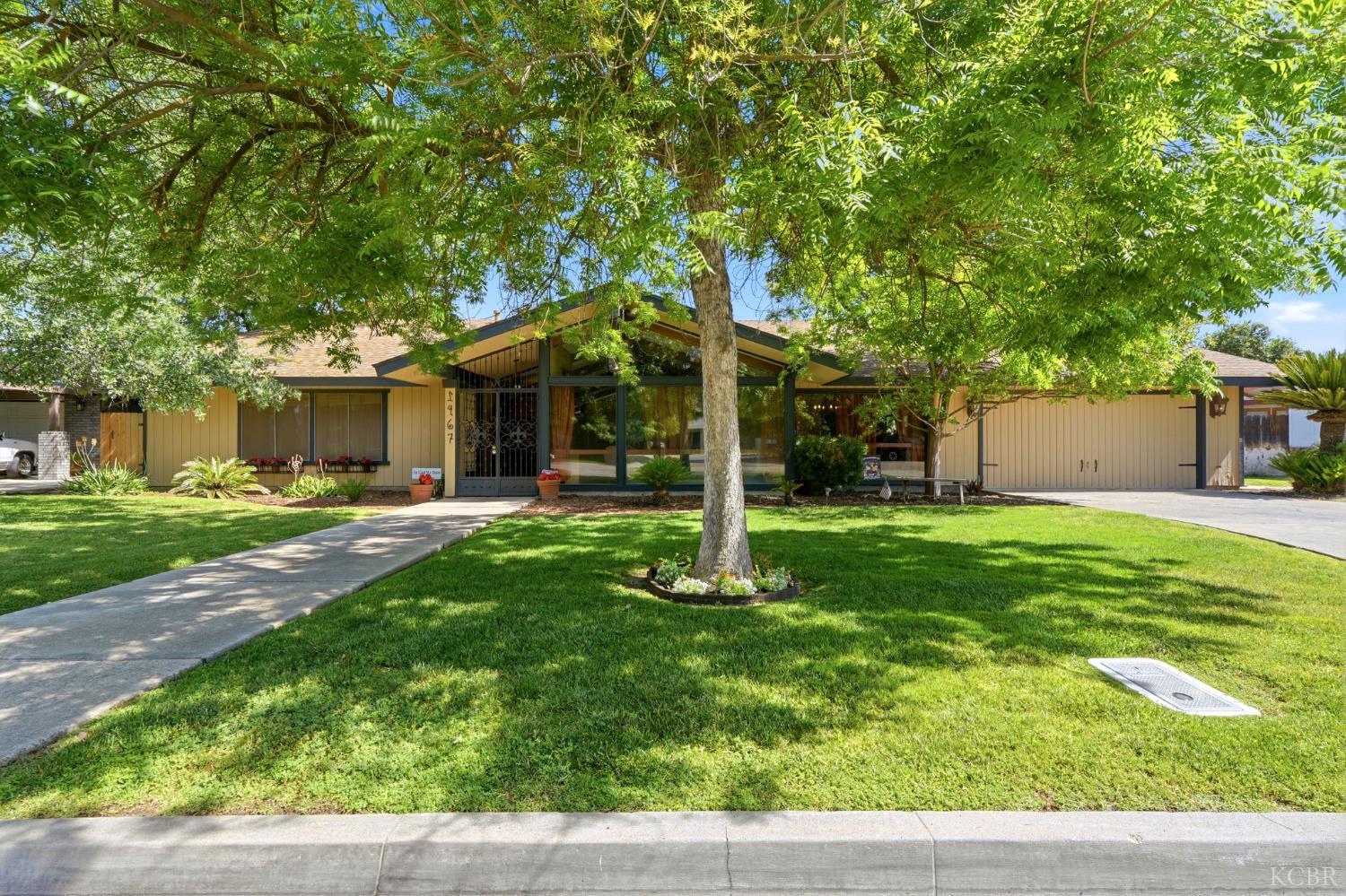 1967 Mulberry Dr, Hanford, CA 93230