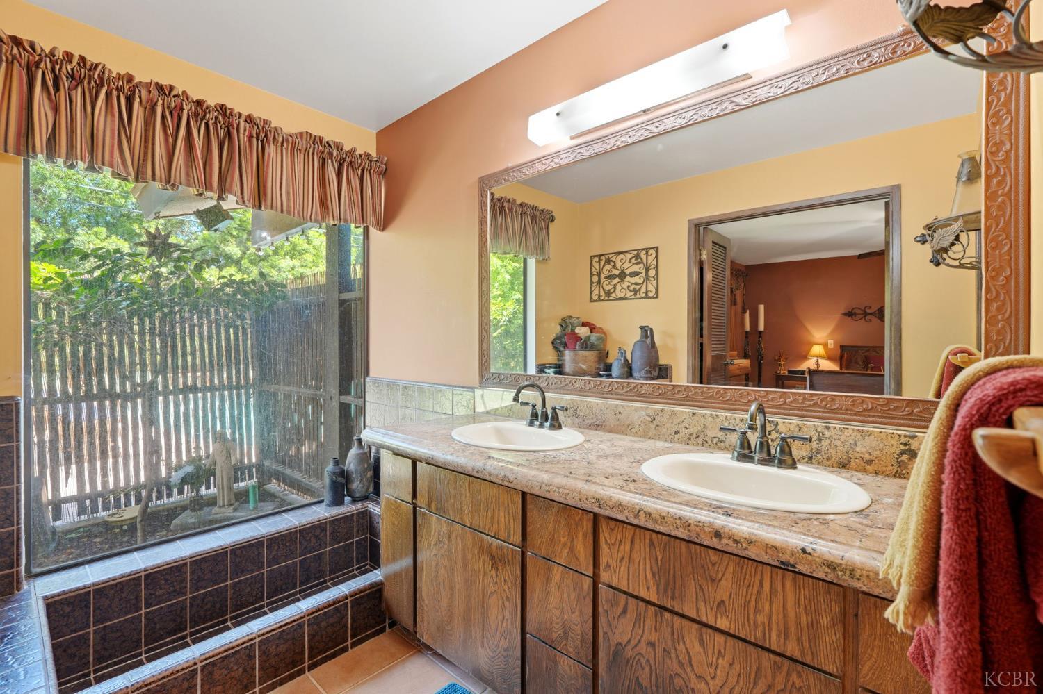 1967 Mulberry Dr, Hanford, CA 93230