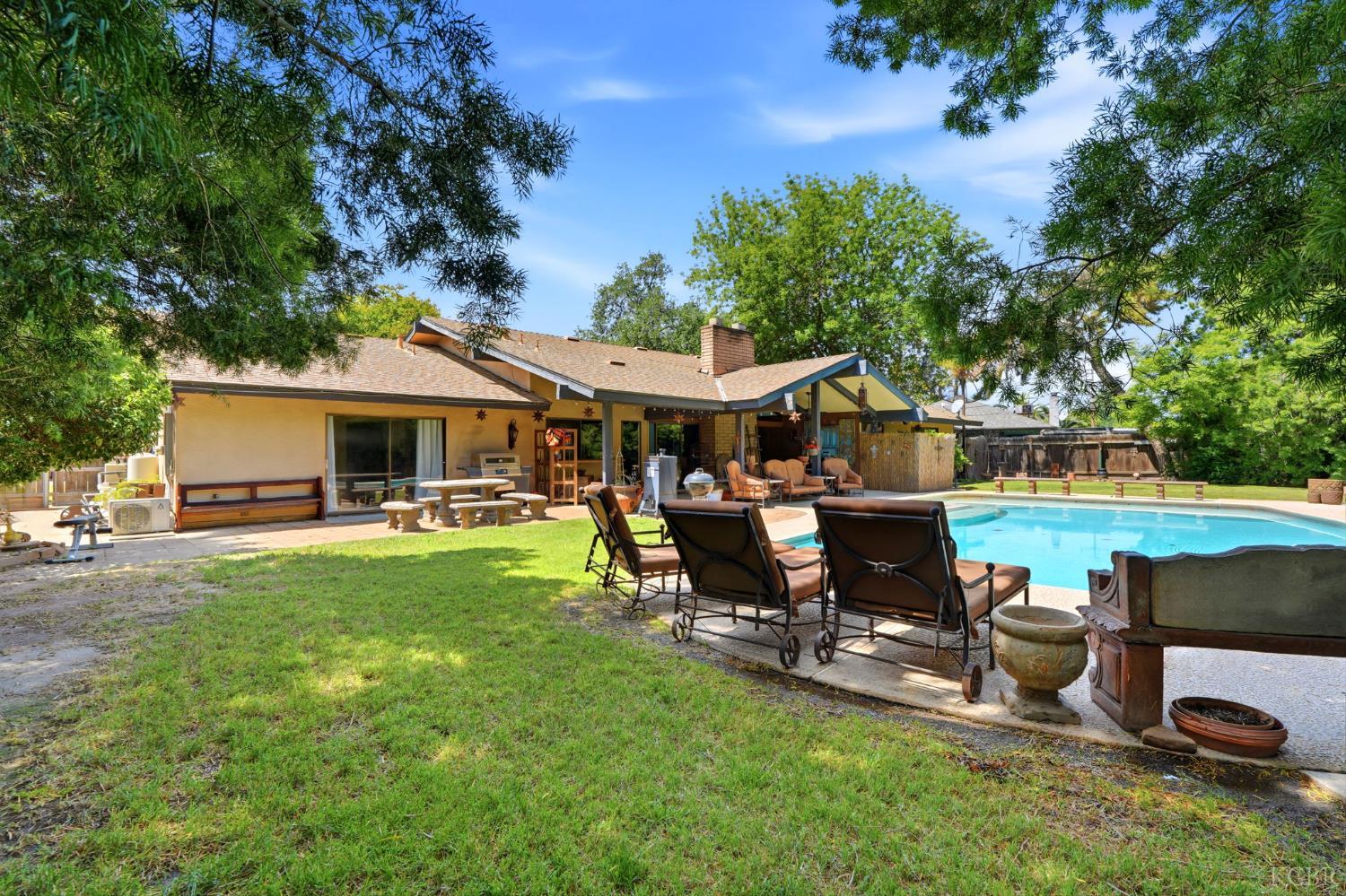 1967 Mulberry Dr, Hanford, CA 93230