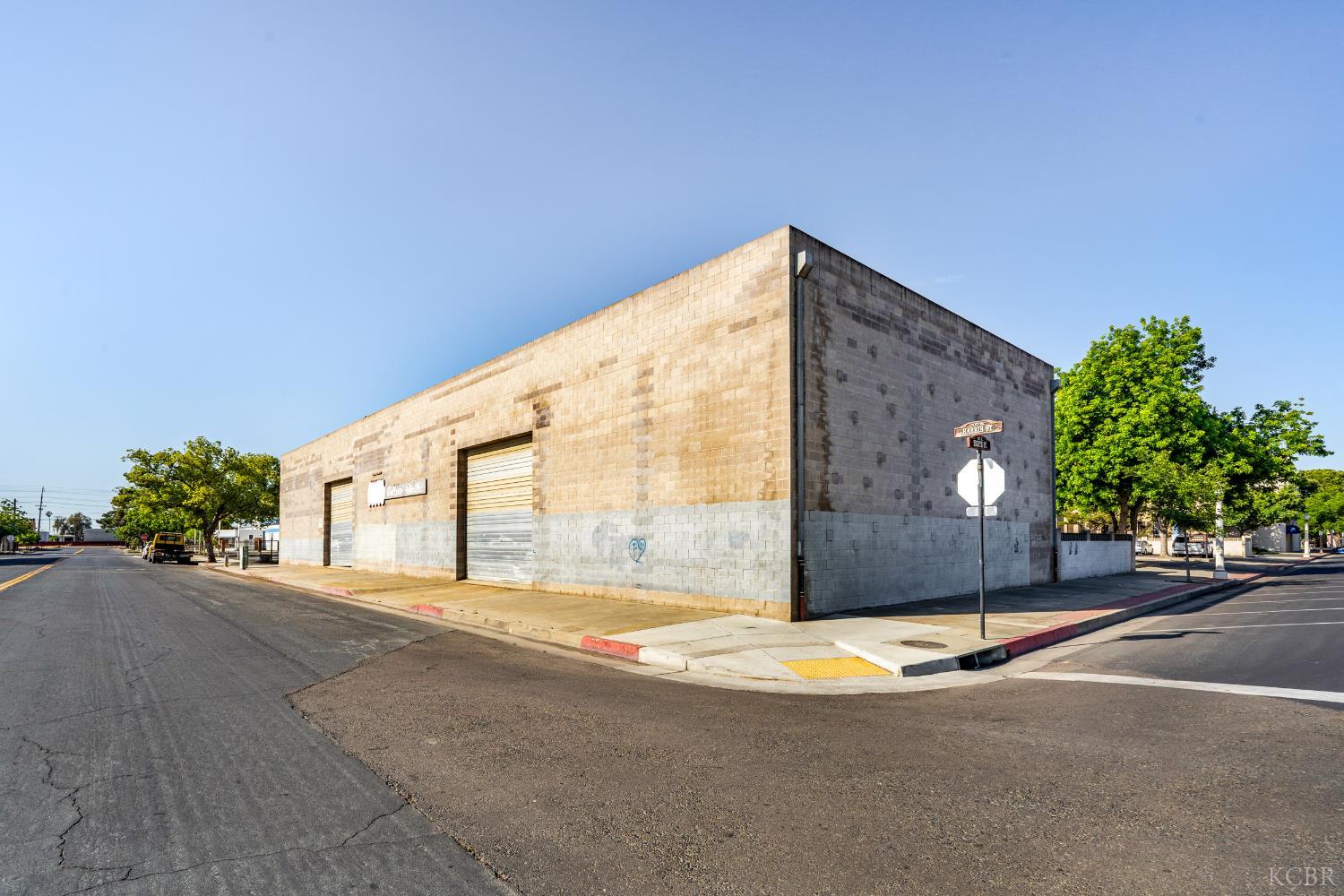 214 N Harris St, Hanford, CA 93230
