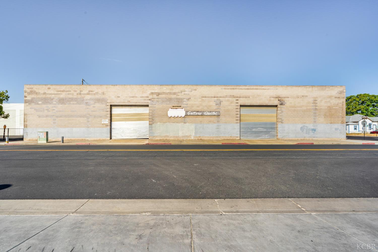 214 N Harris St, Hanford, CA 93230
