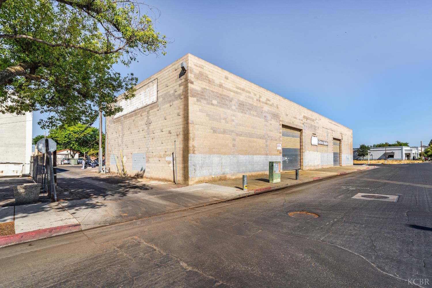 214 N Harris St, Hanford, CA 93230