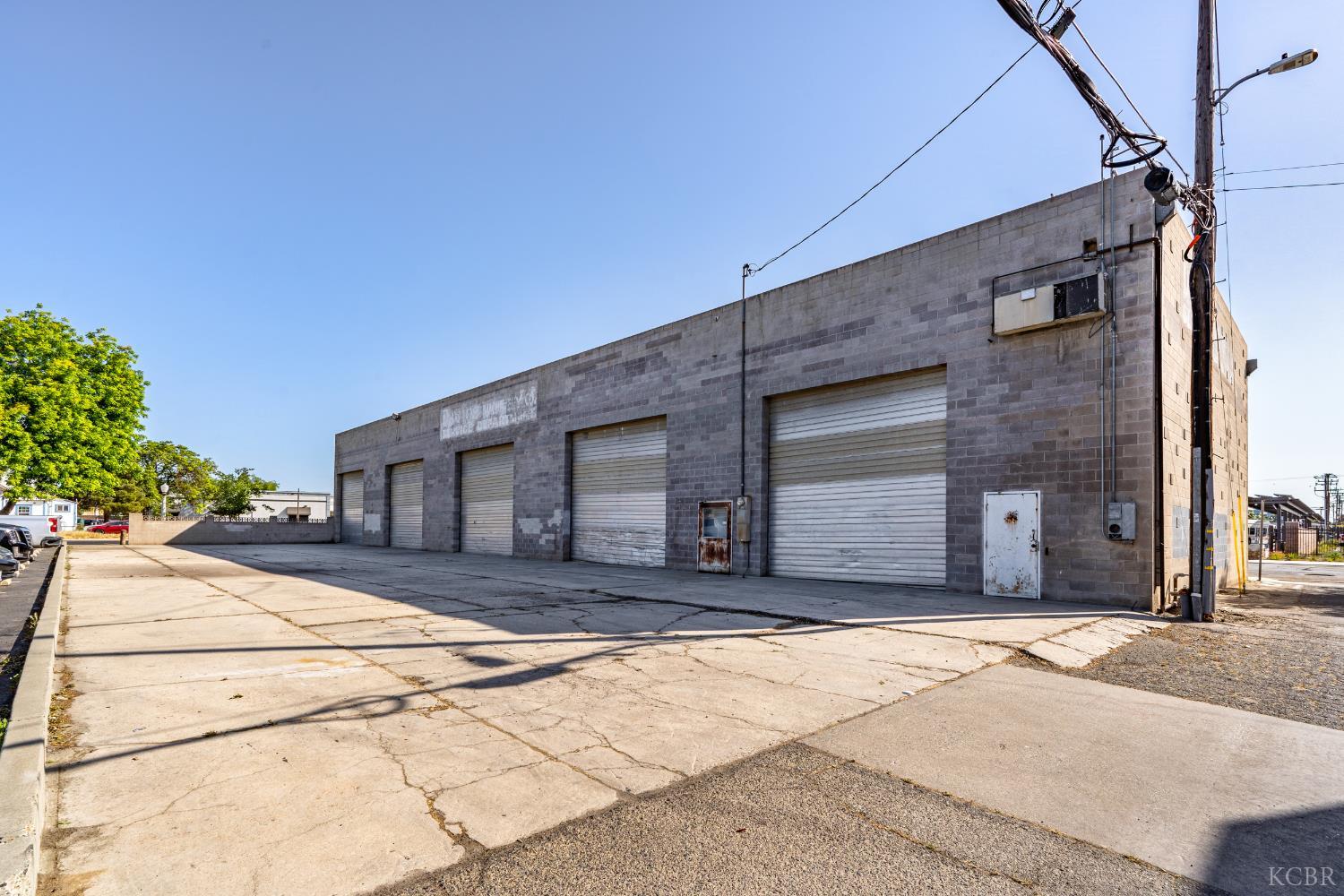 214 N Harris St, Hanford, CA 93230