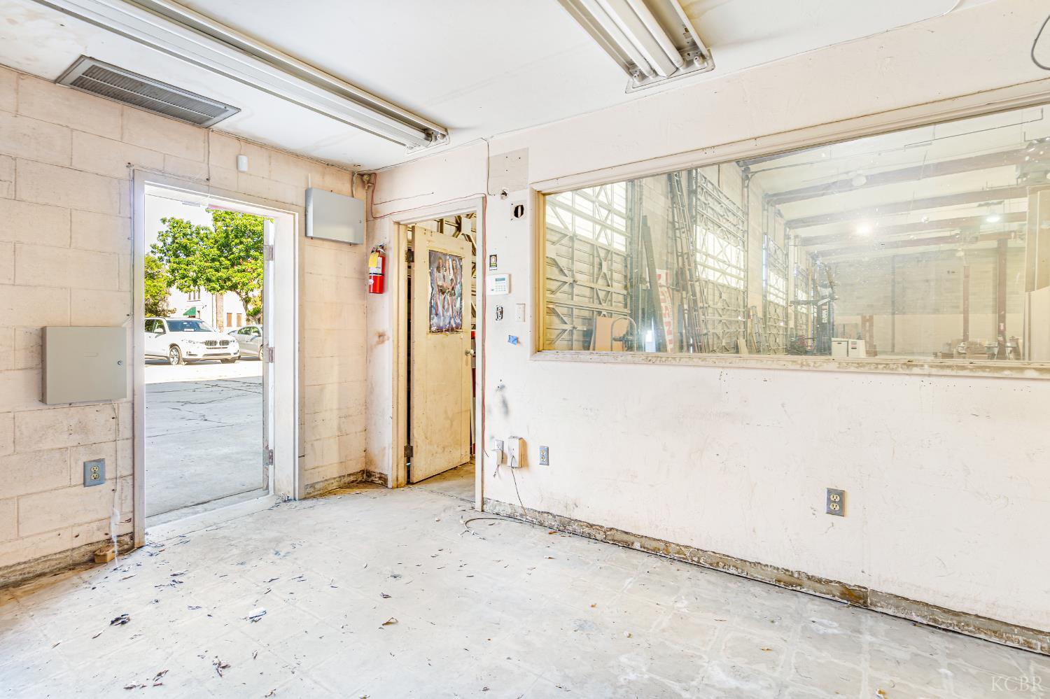 214 N Harris St, Hanford, CA 93230