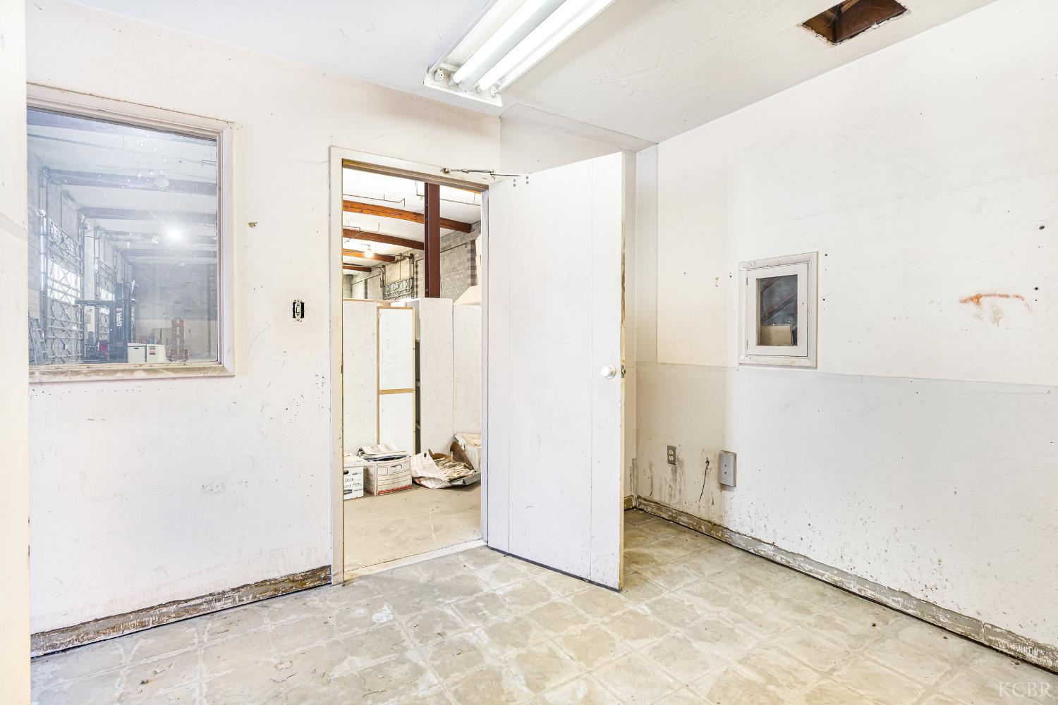 214 N Harris St, Hanford, CA 93230