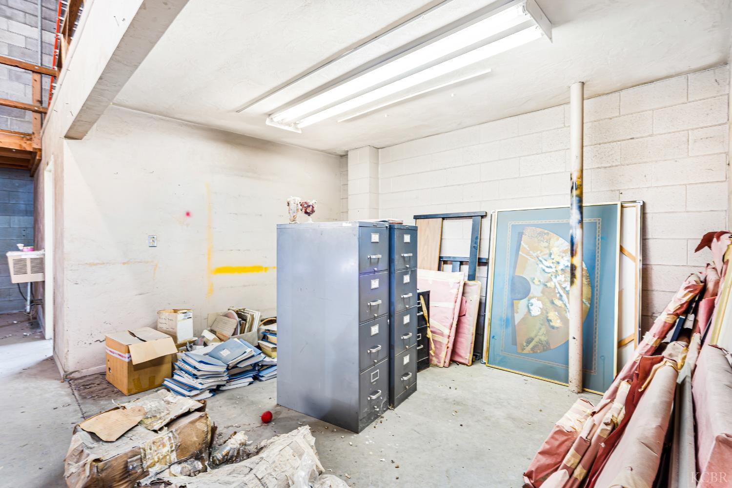 214 N Harris St, Hanford, CA 93230
