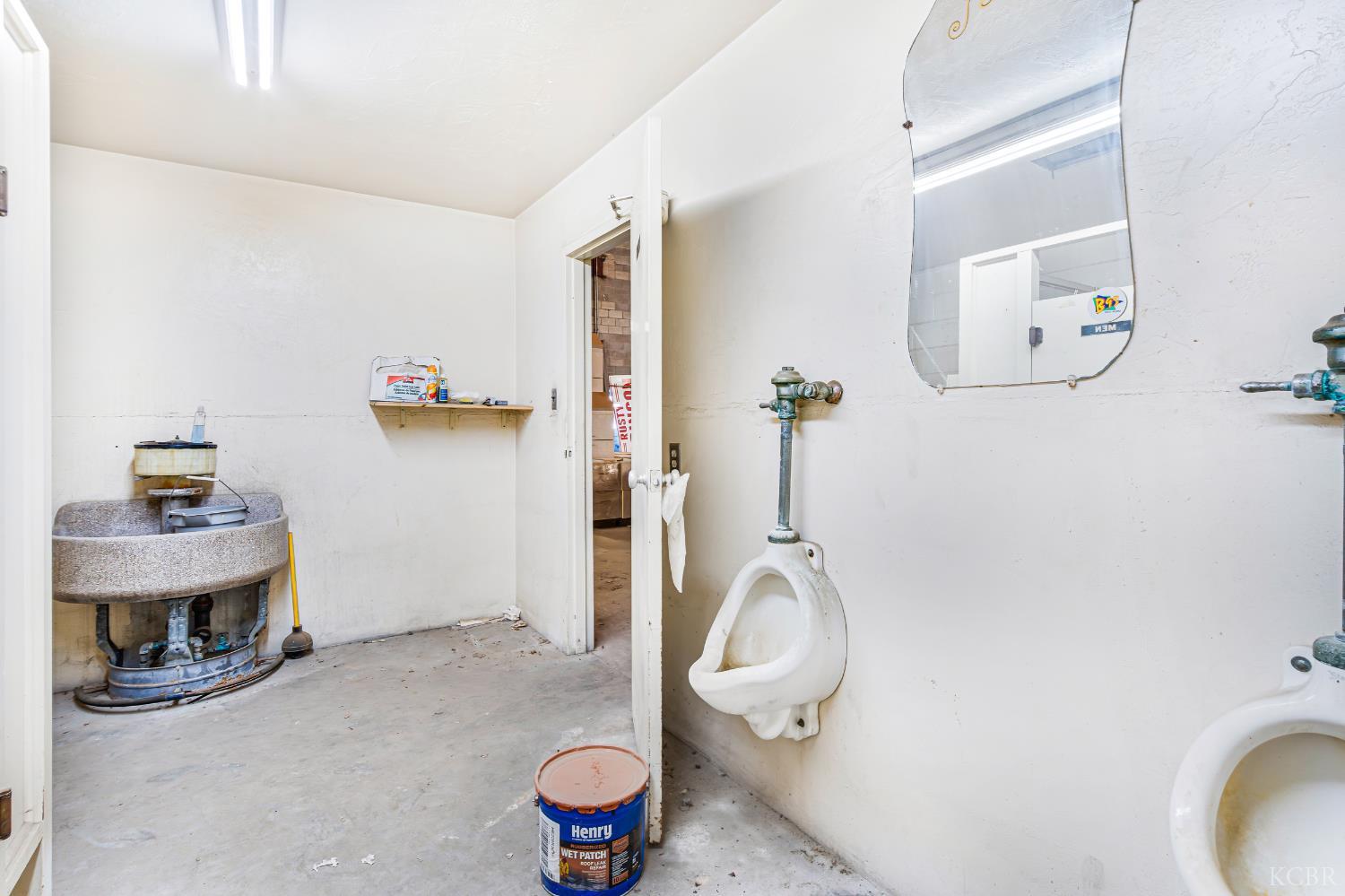 214 N Harris St, Hanford, CA 93230