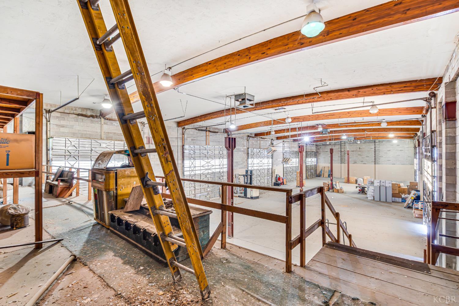 214 N Harris St, Hanford, CA 93230